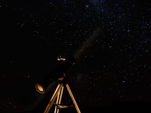 Telescope_and_night_sky